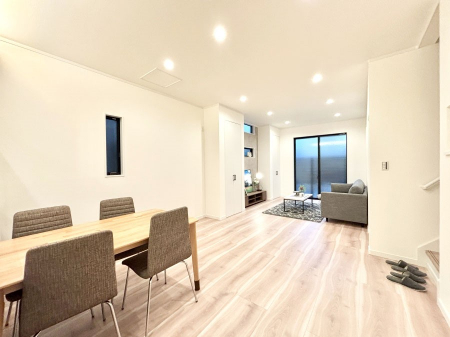 ���r���O�@�������������͋C�̂k�c�j�͉Ƒ��݂�Ȃ̉��K���  