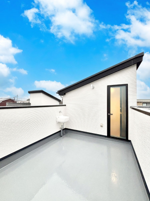 �o���R�j�[�@�X�J�C�o���R�j�[�B���߂��ǂ��A�傫�Ȑ��󕨂��L���Ċ����܂��B