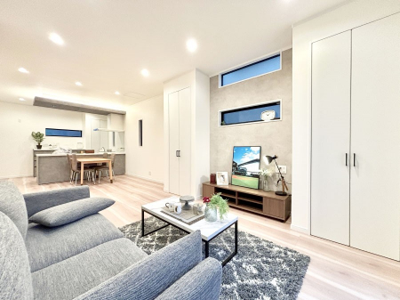 ���r���O�@���Ƒ��̓��₩�Șb�����ŕ�܂�閾�邢���r���O