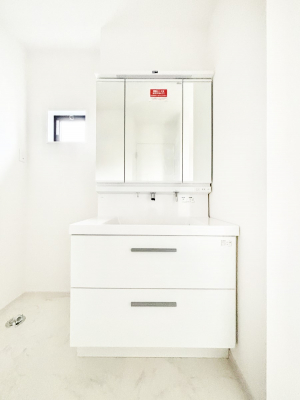 ���ʑ�E���ʏ��@�X�^�C�����O�ɕ֗��ȎO�ʋ��A�~���[�L���r�l�b�g�ōׂ������X�b�L��