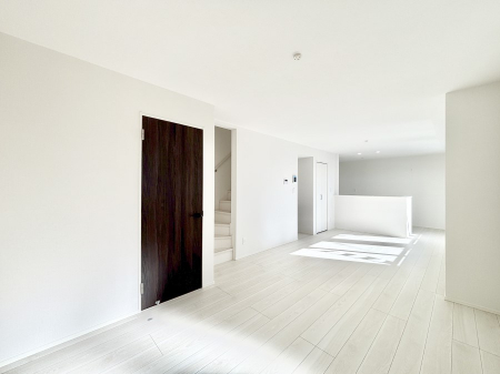 ���r���O�@���邢�z���������A�����̕��͋C�ɖ�������郊�r���O�E�_�C�j���O�B 