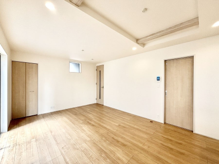 ���̑����ρ@�Ƒ��̏Ί炪���R�Ɛ��܂�Ă���A����ȕ��͋C�̃_�C�j���O�Ɏd�オ���Ă��܂��B