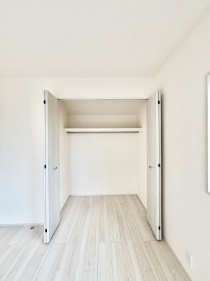 ���[�@�m���̃N���[�[�b�g�B���s��������̂Ō���̈ߗނ�����������܂�܂��B