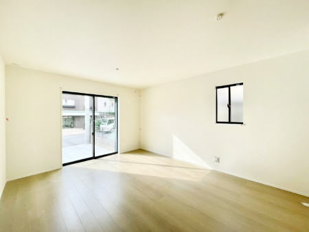 ���̑����ρ@�Ƒ��̏Ί炪���R�Ɛ��܂�Ă���A����ȕ��͋C�̃_�C�j���O�Ɏd�オ���Ă��܂� 