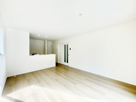 ���r���O�@���邢�z���������A�����̕��͋C�ɖ�������郊�r���O�E�_�C�j���O�B 