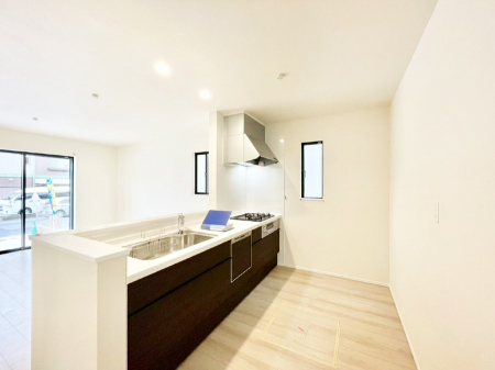 �L�b�`���@�u�₩�ȕ����ʂ蔲����L�b�`���B��������̂Ŗ��邭���C�ɂ��𗧂��܂��B