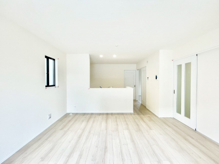 ���r���O�@���邢�z���������A�����̕��͋C�ɖ�������郊�r���O�E�_�C�j���O�B 