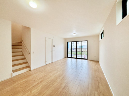 ���̑����ρ@�����u�������܁v�u��������v�Ƒ��Ƃ̃R�~���j�P�[�V�������[�܂郊�r���O�C���K�i������܂��B 