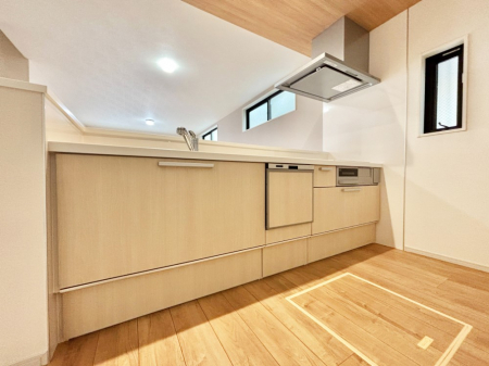 �L�b�`���@�u�₩�ȕ����ʂ蔲����L�b�`���B��������̂Ŗ��邭���C�ɂ��𗧂��܂��B