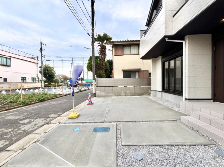 �@2��i�Ԏ�ɂ��j���ԉI���Ƒ��݂�Ȃ̎��]�Ԃ��u����L�X�J�[�X�y�[�X�B