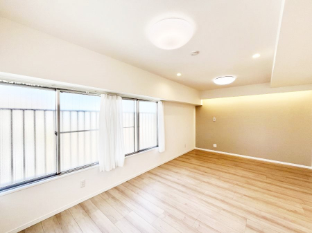 ���r���O�@�傫�ȑ����炽���Ղ�̗z���ƕ����������郊�r���O