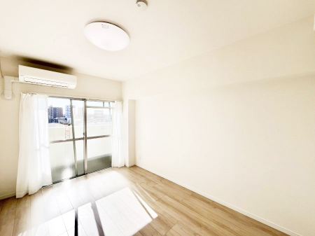 ���̑����ρ@�o���R�j�[���J�������v���X���Ă����m��