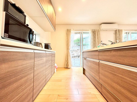 �L�b�`���@���������Ȃ���ł����Ƒ��Ƃ̉�b���y���߂�ΖʃL�b�`��