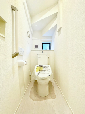 �g�C���@�g�C����1�K��2�K���ꂼ��ɔz�u����Ă��ĂƂĂ��֗��ł��B 