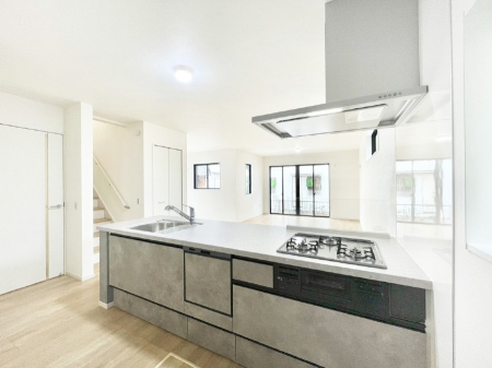 �L�b�`���@���������Ȃ���ł����Ƒ��Ƃ̉�b���y���߂�ΖʃL�b�`��