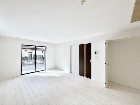 ���r���O�@���邢�z���������A�����̕��͋C�ɖ�������郊�r���O�E�_�C�j���O�B 