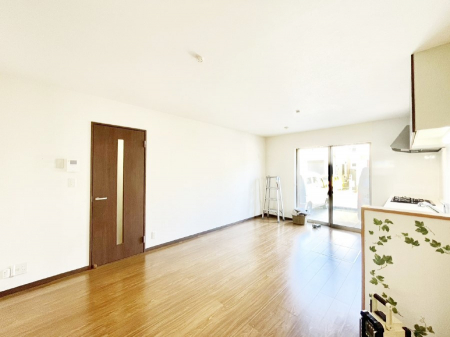 ���r���O�@�傫�ȑ����炽���Ղ�̗z���ƕ����������郊�r���O