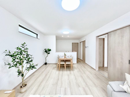 ���̑����ρ@�Ƒ��̏Ί炪���R�Ɛ��܂�Ă���A����ȕ��͋C�̃_�C�j���O�Ɏd�オ���Ă��܂��B