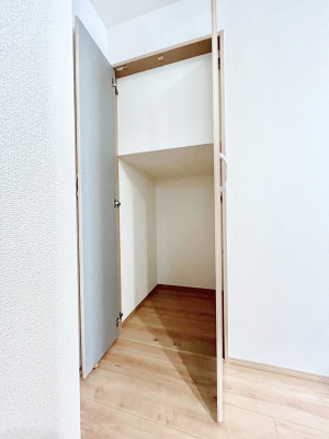 ���̑����ρ@�L�b�`���ɂ̓p���g���[�I�H�ނ̃X�g�b�N�͂������A���p�i�̎��[�Ȃǎg�����͂��낢��I