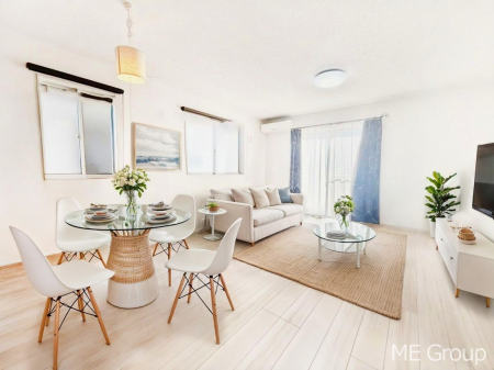 ���r���O�@�Ƒ��̘a�₩�ȉ�b���������Ă������B�J�����̂��郊�r���O�ł��B���Ƌ��CG�ł�  