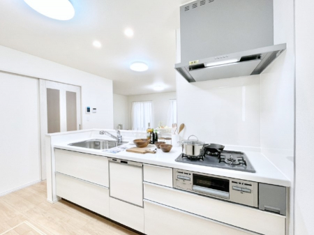 �L�b�`���@���������Ȃ���ł����Ƒ��Ƃ̉�b���y���߂�ΖʃL�b�`��