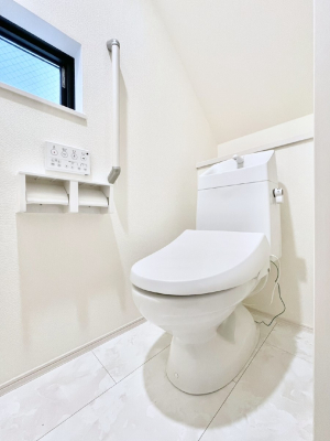 �g�C���@�g�C����1�K��2�K���ꂼ��ɔz�u����Ă��ĂƂĂ��֗��ł��B 