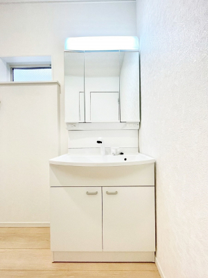 ���ʑ�E���ʏ��@�O�ʋ��̗��ɁA���ϕi��q���p�i�Ȃǂ����[�\�B���ʑ����������ƕۂ��܂��I