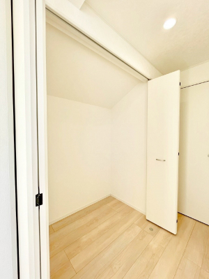 ���[�@�m���̃N���[�[�b�g�B���s��������̂Ō���̈ߗނ�����������܂�܂��B