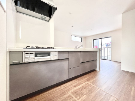 �L�b�`���@���������Ȃ���ł����Ƒ��Ƃ̉�b���y���߂�ΖʃL�b�`��