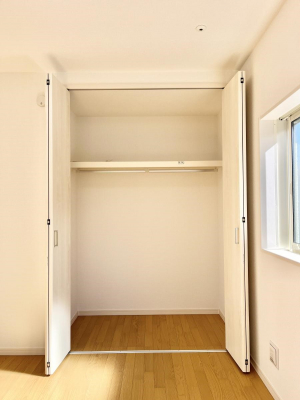 ���[�@�m���̃N���[�[�b�g�B���s��������̂Ō���̈ߗނ�����������܂�܂��B