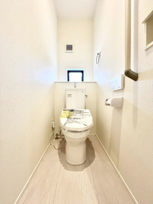 �g�C���@�g�C����1�K��2�K���ꂼ��ɔz�u����Ă��ĂƂĂ��֗��ł��B 