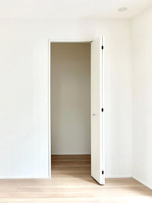 ���̑����ρ@���r���O���[�B�����Ɏ��[������ƕ����W�܂�LDK���X�b�L���Еt�������ł��ˁB  