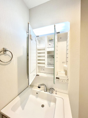 ���̑����ρ@�O�ʋ��̗��ɁA���ϕi��q���p�i�Ȃǂ����[�\�B���ʑ����������ƕۂ��܂��I