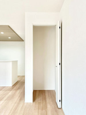 ���̑����ρ@���r���O���[�B�����Ɏ��[������ƕ����W�܂�LDK���X�b�L���Еt�������ł��ˁB  