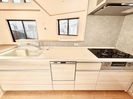 �L�b�`���@���������Ȃ���ł����Ƒ��Ƃ̉�b���y���߂�ΖʃL�b�`��