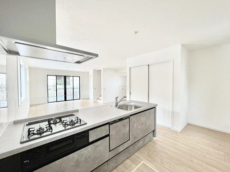 �L�b�`���@�J�E���^�[�z���ɂ��b�������Ȃ��疈���̂������������Ɗy����