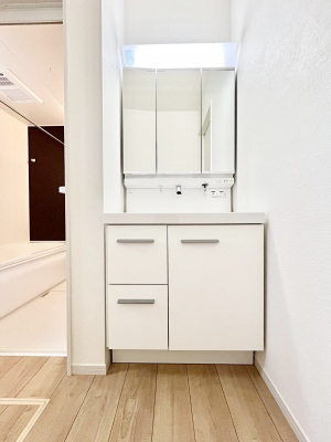 ���ʑ�E���ʏ��@�O�ʋ��̗��ɁA���ϕi��q���p�i�Ȃǂ����[�\�B���ʑ����������ƕۂ��܂��I 