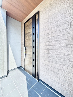 ���ց@��؂ȉƑ��A���q���o�}���錺�ցB���֑O�͉����t���ŉJ���~���Ă��Ă��G��ɂ����ł��B 