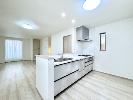 �L�b�`���@�u�₩�ȕ����ʂ蔲����L�b�`���B��������̂Ŗ��邭���C�ɂ��𗧂��܂��B