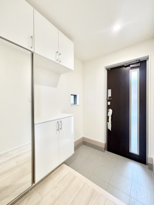 ���ց@�K���X�X���b�g�̓��������փh�A�������Ɍ���͂��Ă���܂� 