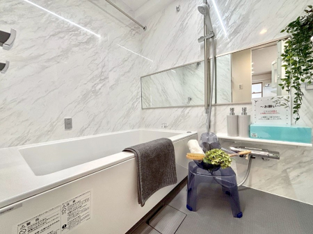 �����@����̔�������Ă���閾�邢�������̂���o�X���[��