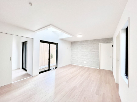 ���r���O�@�傫�ȑ����炽���Ղ�̗z���ƕ����������郊�r���O