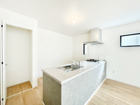 �L�b�`���@�J�E���^�[�z���Ɋy����������ׂ�B�����̂������������Ɣ��������Ȃ肻���ł���