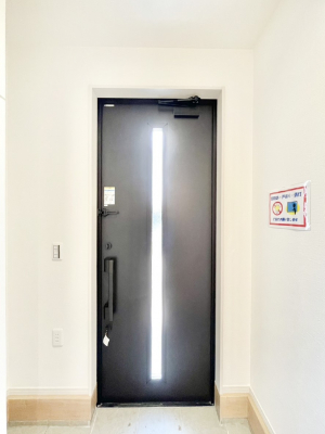 ���ց@�K���X�X���b�g�̓��������փh�A�������Ɍ���͂��Ă���܂�