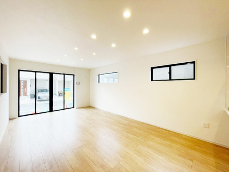 ���r���O�@�傫�ȑ����炽���Ղ�̗z���ƕ����������郊�r���O