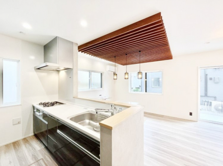 �L�b�`���@���Ƒ��̉�b�e�ޑΖʃL�b�`���B���������̃p�p�}�}�����Ƒ��Ɖ߂������Ԃ����������I