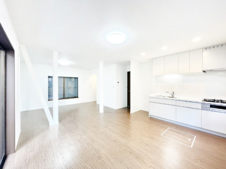 ���̑����ρ@�Ƒ��̏Ί炪���R�Ɛ��܂�Ă���A����ȕ��͋C�̃_�C�j���O�Ɏd�オ���Ă��܂��B