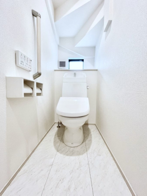 �g�C���@�g�C����1�K��2�K���ꂼ��ɔz�u����Ă��ĂƂĂ��֗��ł��B 