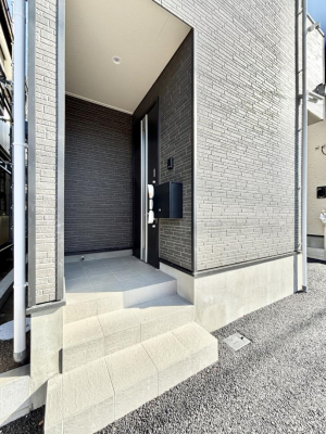 ���ց@��؂ȉƑ��A���q���o�}���錺�ցB���֑O�͉����t���ŉJ���~���Ă��Ă��G��ɂ����ł��B 