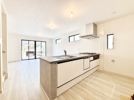 �L�b�`���@���������Ȃ���ł����Ƒ��Ƃ̉�b���y���߂�ΖʃL�b�`��